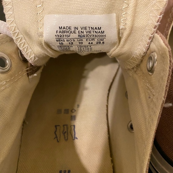 Men Converse Tanish and White Low-Top Sneakers size 10M. - Picture 5 of 8